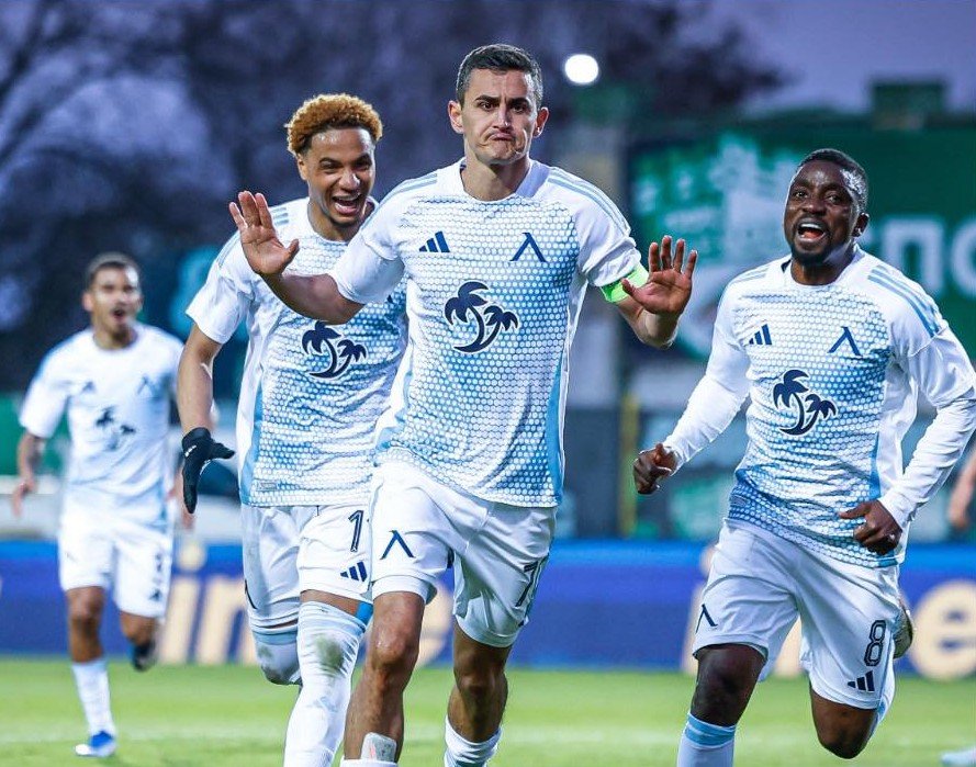 СЛЕД БУТОНКИТЕ: Мечката получава нова роля в Левски