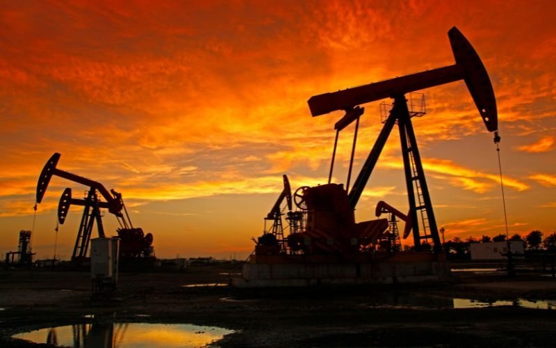 Япония освобождава петролни резерви за 15 дни