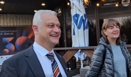 Питаха Емил Дечев за пиянските му снимки и защо остави дъщеря си сама в апартамент на 8-ия етаж, той: Много хубав пролетен ден (ВИДЕО)