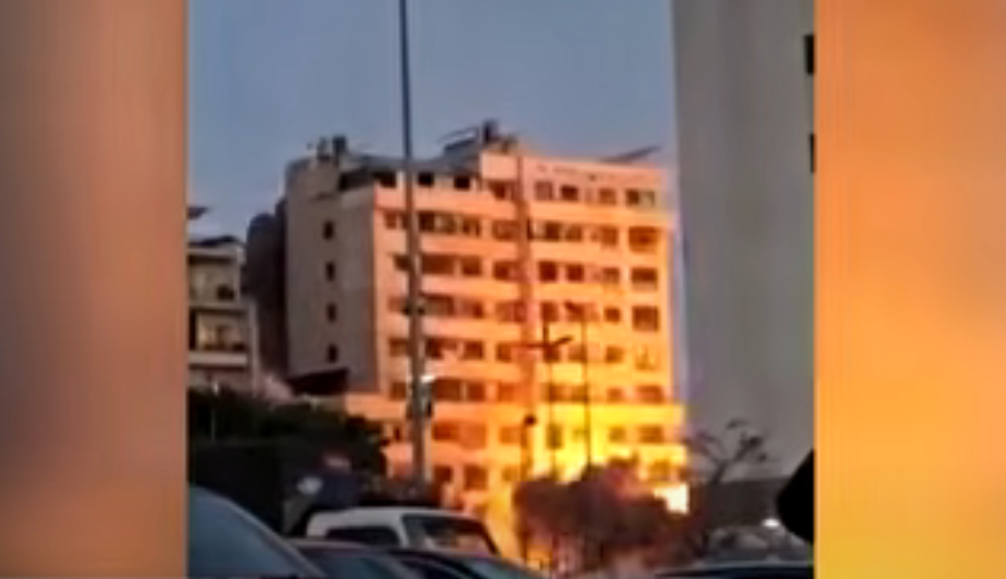 Кадри показаха рухването на жилищен блок в Ливан след днешните атаки на Израел (ВИДЕО)