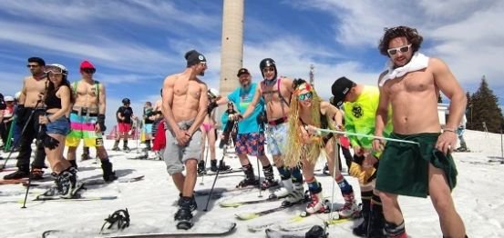 Ски и сноуборд по бански отново събира ентусиасти в Пампорово, избират и Мис Бикини