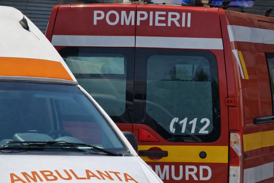 Трима ученици са пострадали при тежка катастрофа в Румъния между училищен микробус и камион