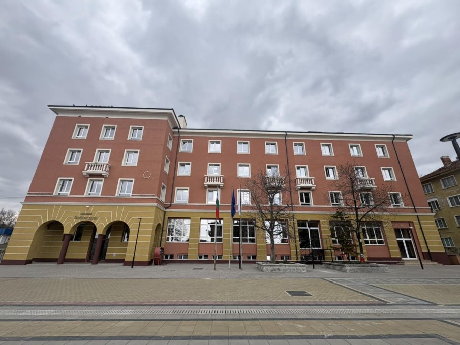 Обновяването на Административната сграда на Община Бобов дол спестява разходи и носи визуална наслада на граждани и администрация (СНИМКИ)