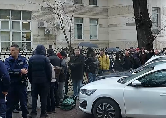 Скандали и напрежение пред служба Миграция в Пловдив