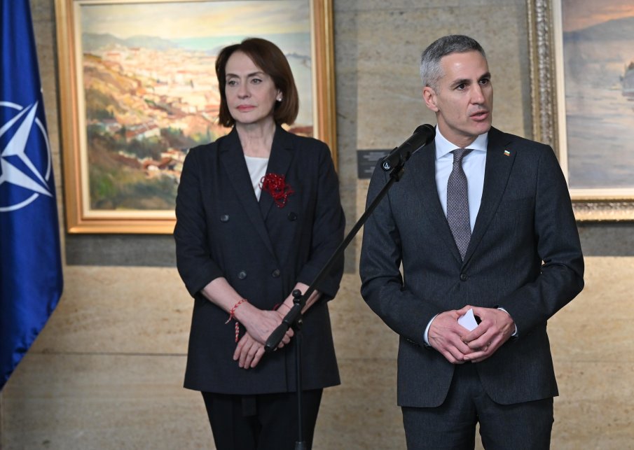 МОДНА КОКОНА: Надежда Михайлова по девствена вълна за 4 бона в Брюксел (СНИМКА)