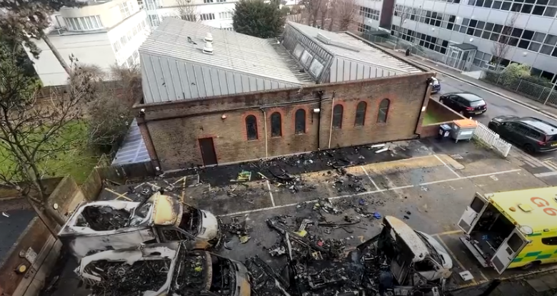 Британската полиция арестува двама мъже за палежа на линейки в Лондон