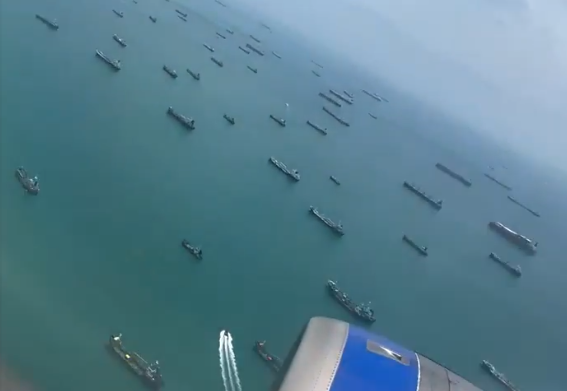 Заснеха как изглежда от въздуха блокирания Ормузки проток (СНИМКА)