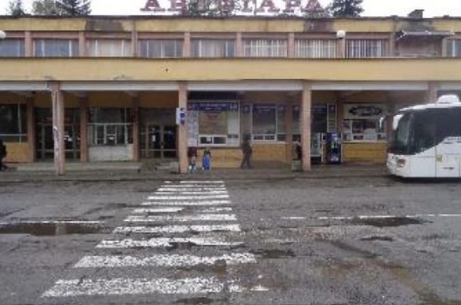 Общината в Перник готова да купи автогарата - сградата се руши