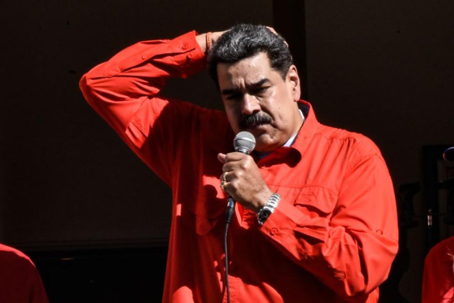 Мадуро се показа от затвора, благодари на поддръжниците си и чете Бибилията