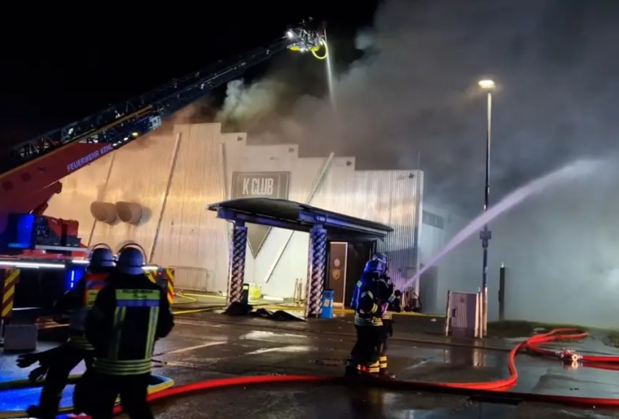 Пожар избухна в нощен клуб със 750 души в Германия
