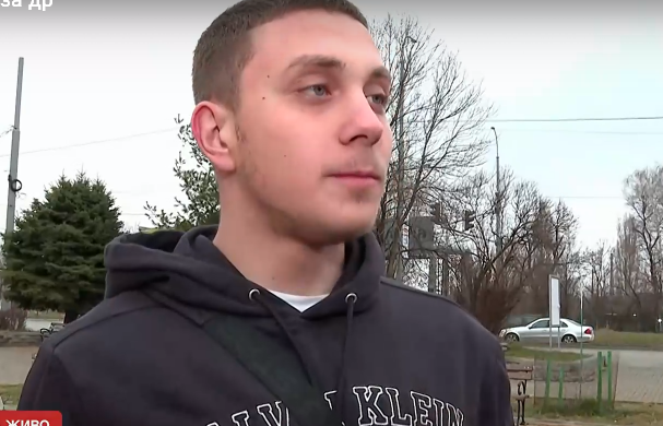 Дванайсетокласник с 28 импланта в гръбначния стълб лежа в ареста след фалшиво положителен тест за дрога