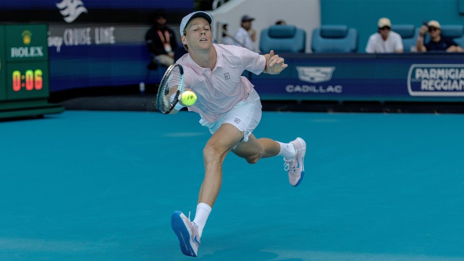 Полуфиналите при мъжете в Маями носят два полюсни сюжета 