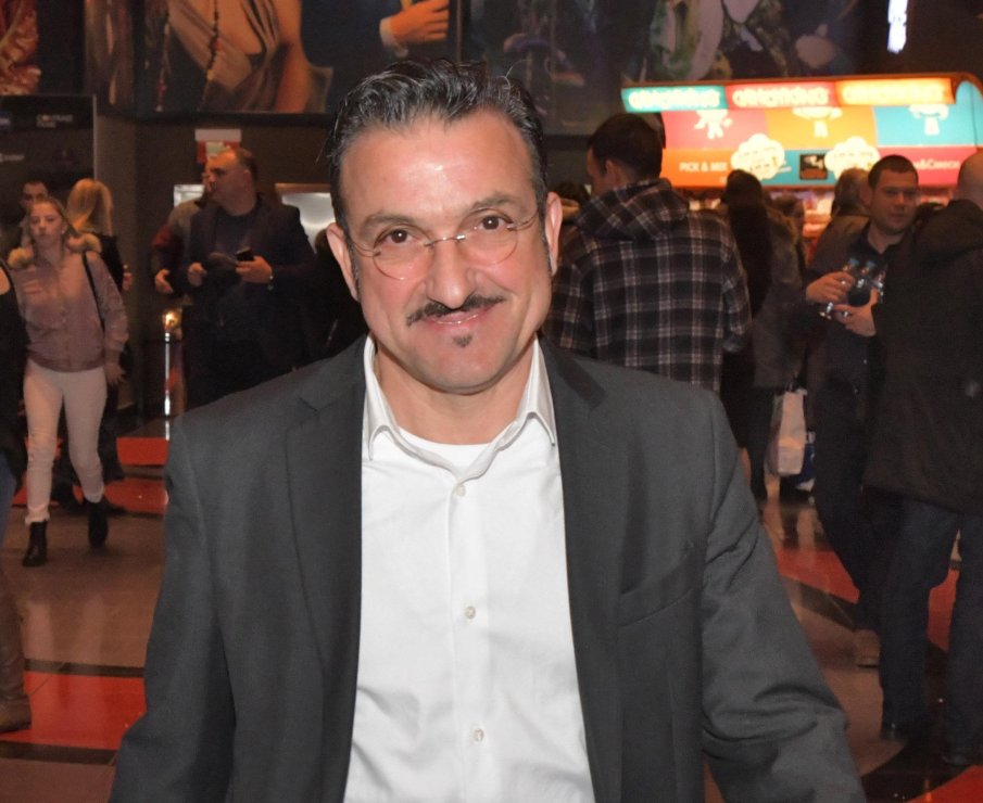 САМО В ПИК И РЕТРО: Да му се ненадяваш: Зуека яхна Порше за 150 хиляди евро (СНИМКА)