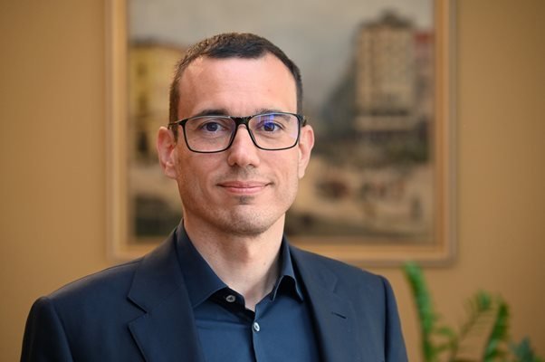 САМО В ПИК И РЕТРО: Щерката на Васил Терзев пръска пачки в бутиците на Милано (СНИМКИ)