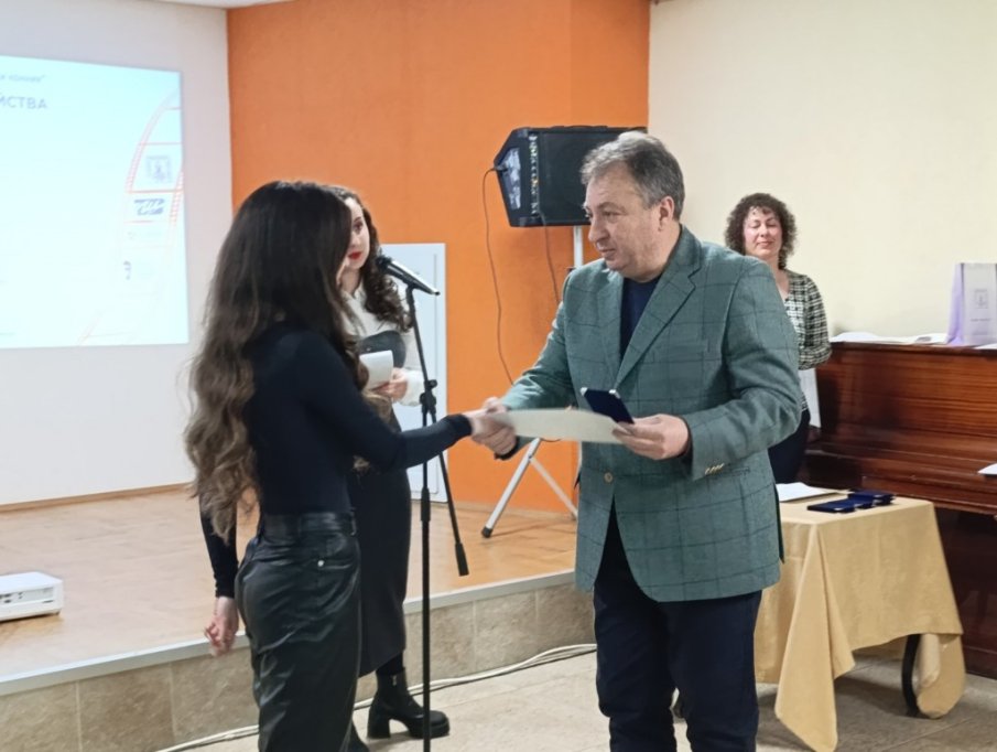 Фестивалът „Кино в длан“ събра младите кинотворци в Шумен и отличи най-добрите (СНИМКИ)