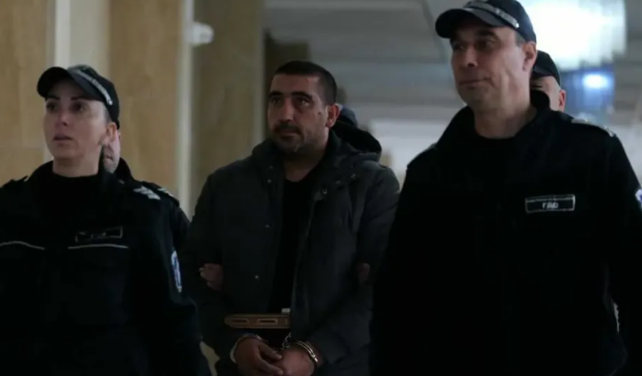 Оставиха за постоянно в ареста обвинения за убийството край Слънчака