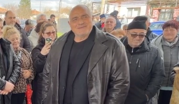 Цяло село, начело с Борисов, се подиграва на Кокорчо за метрото в Пловдив