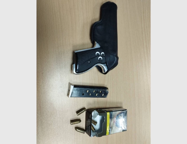 Откриxа контрабанден боен пистолет с патрони в турски бус (ВИДЕО)