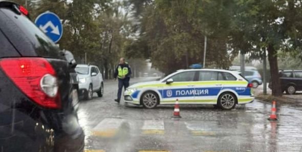 Затварят за движение кръстовище заради валежите