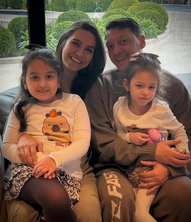 Мис Турция дари световен шампион с Германия с трета щерка