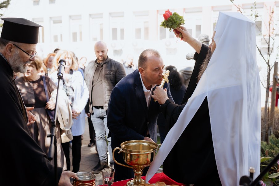 Партиархът влезе в Пирогов за Деня на здравето (СНИМКИ)