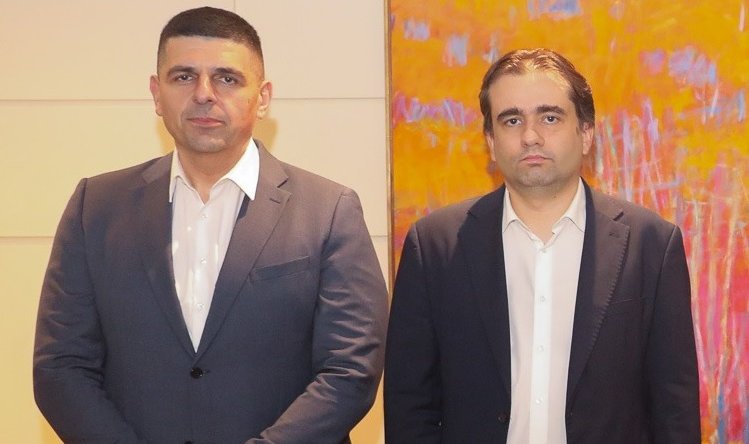 ЦИРК! Пресцентърът на Да, България сгафи жестоко, Мрежата взе на подбив съпредседателите Мирчев и Божанов (СНИМКА)