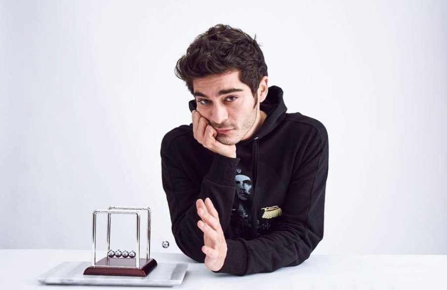 Турската полиция арестува Бурак Дениз