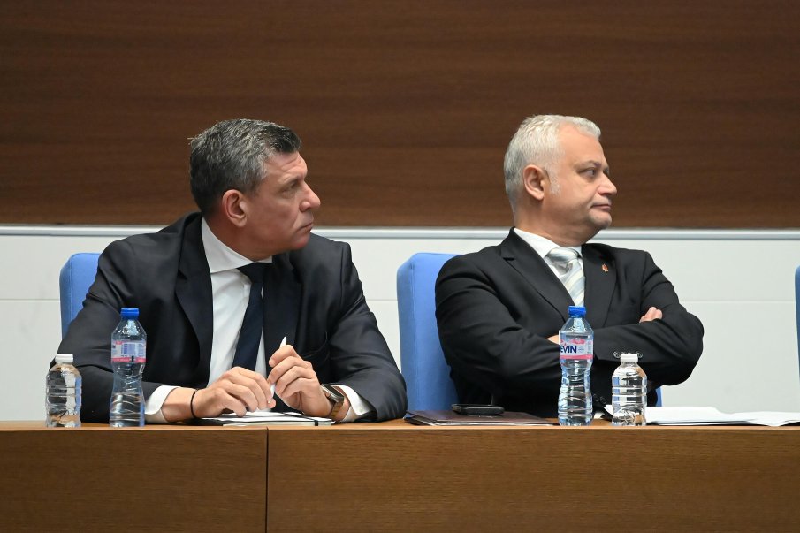 ГОРЕЩО В ПИК: Движил ли се е Кандев, лейтенантът на Дечев, с 200 км./ч. по магистралата по тъмно снощи?