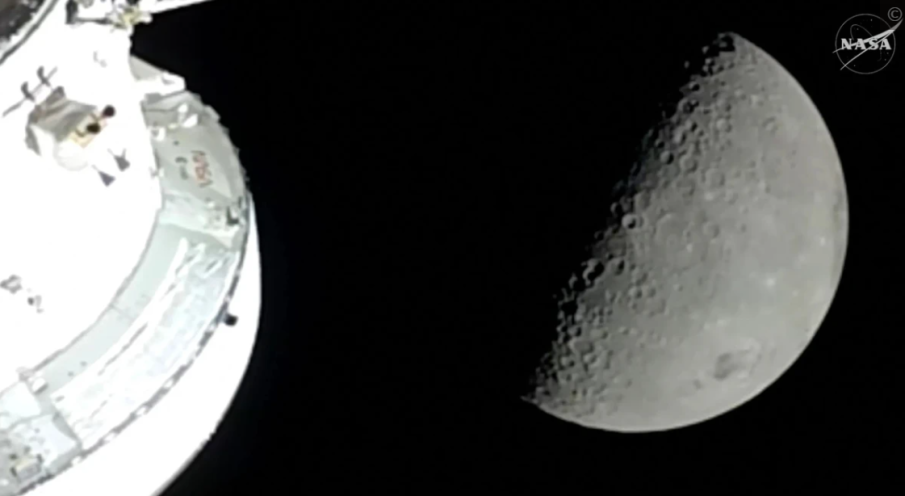 Ето я първата СНИМКА от обратната страна на Луната