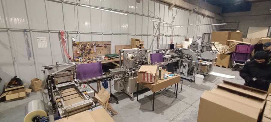 Нелегална фабрика за цигари разбиха в Дупница