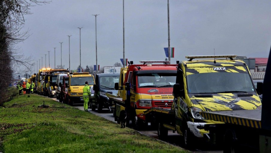 Над 300 камиона на пътната помощ излязоха на протест в София