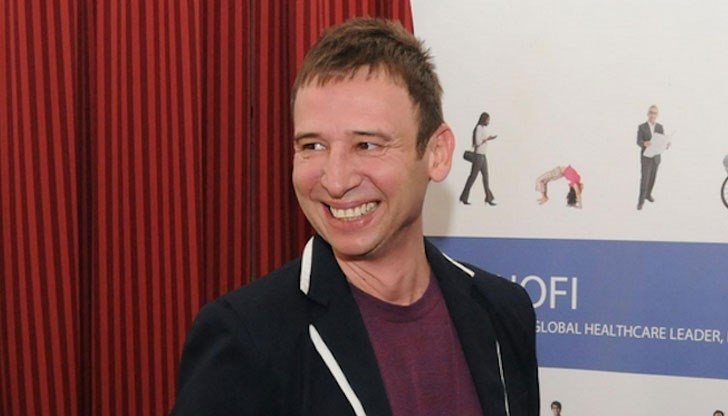 ШОК: Виктор Калев се наблъска с ботокс (СНИМКИ)