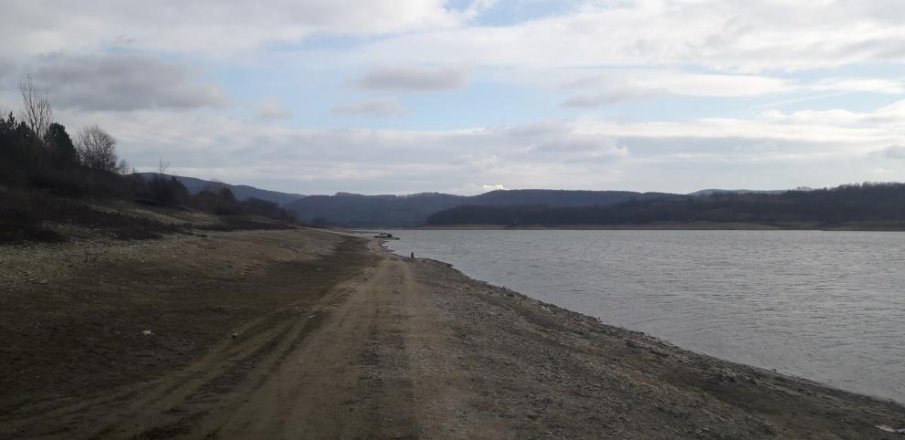 Контролирано изпускат вода от язовир „Тича“