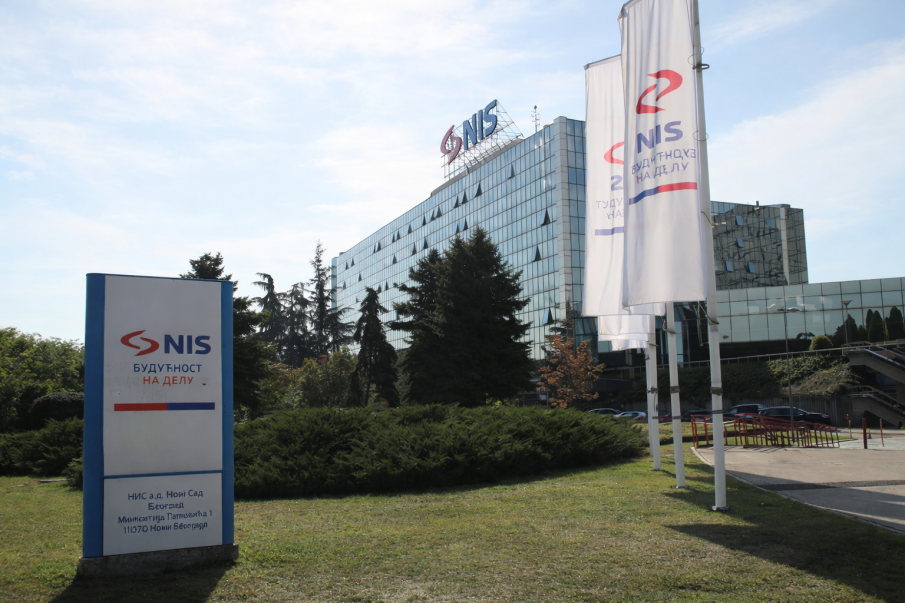 Седем служители на НИС в Сърбия са арестувани по подозрение в кражба на самолетно гориво