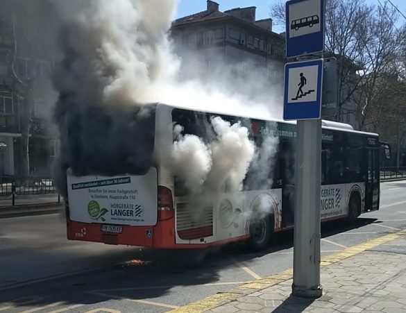 Автобус от градския транспорт се запали в Пловдив