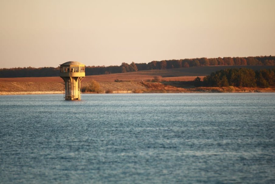 Контролирано изпускат язовир Малко Шарково