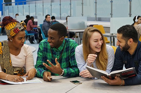 Университетите ни може да спрат да обучават чужденци