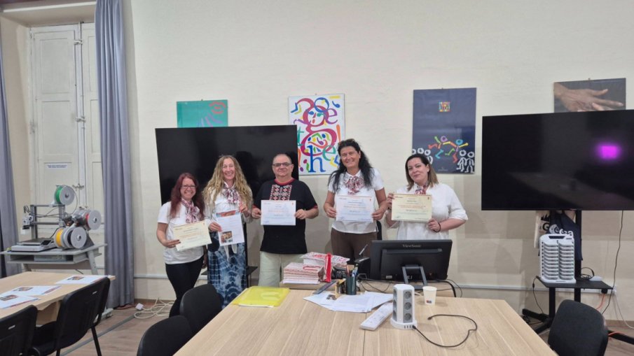 Учители от Мездра се обучават в Малта