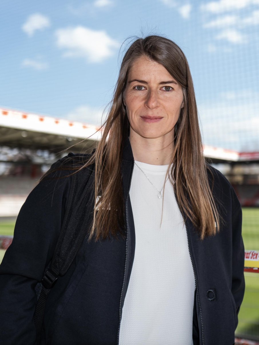 ИСТОРИЧЕСКО! Жена поема Унион Берлин