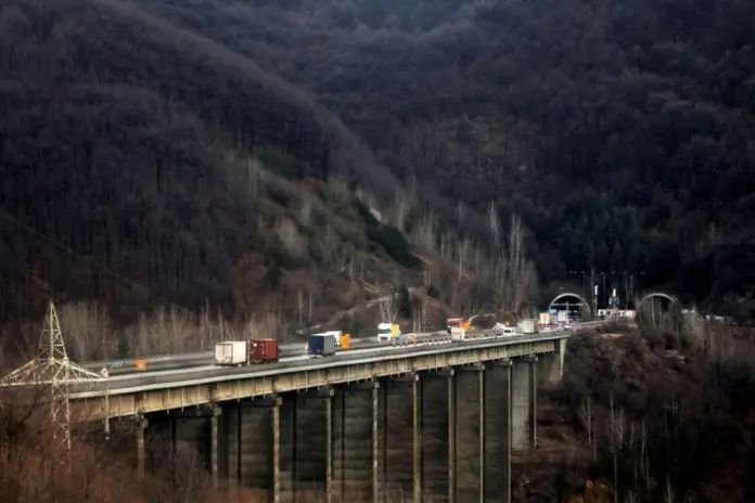 Катаджии спасиха жена, искала да скача от мост на АМ „Хемус“