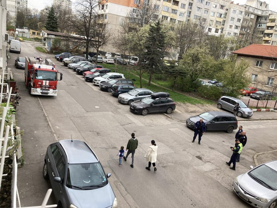 Пламнала пералня вдигна на крак пожарна и полиция (СНИМКИ)