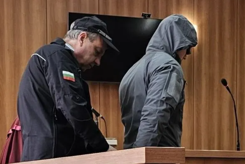 Голи снимки на собствените му деца са намерени във файловете на спецполицая, закопчан за порно