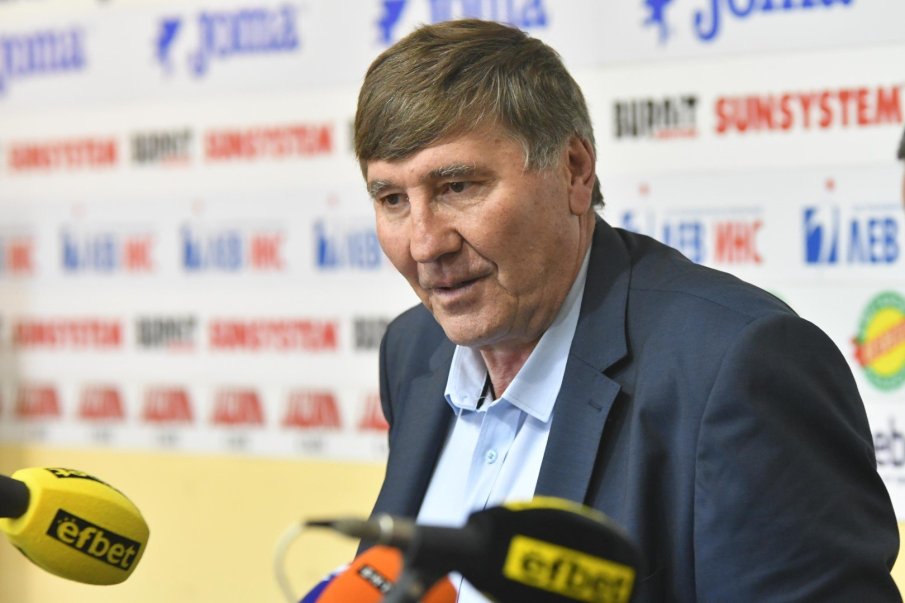 Георги Глушков сдава президентския пост