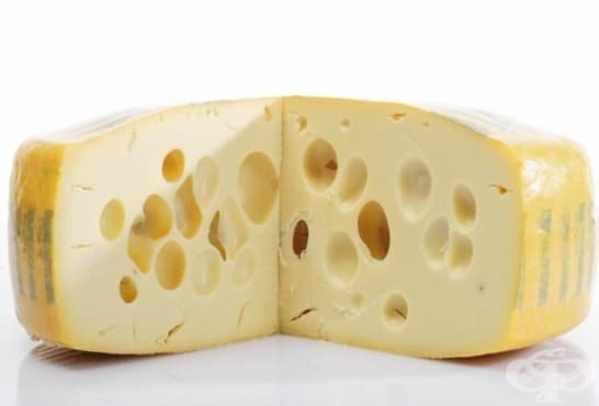 Намериха решение за проблема с изчезващите дупки в сиренето „Ементал“