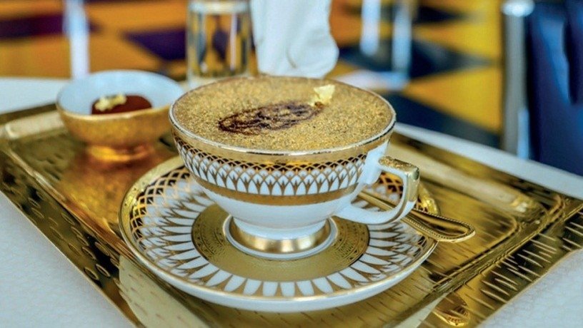 Златно кафе на Корфу предизвика буря от реакции