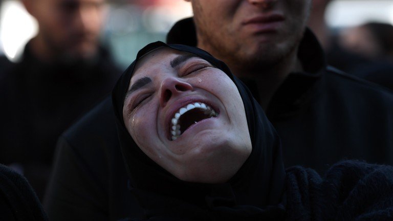 ВЪЗДУШЕН УДАР! Дете загина в Южен Ливан при погребението на баща му