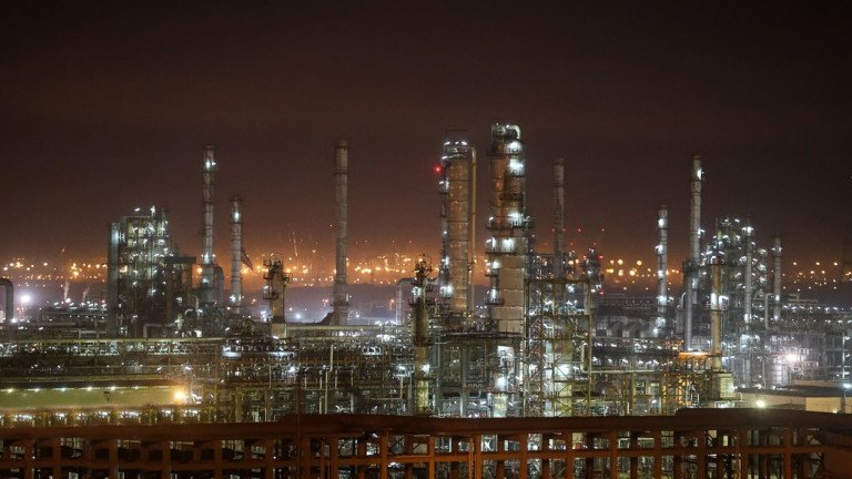 Иран възстановява 80% от капацитета на рафинериите си