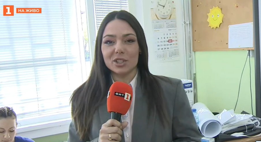 УНИКАЛНО ШОУ! Репортерка на БНТ изби рибата - гласува за нашата си партия и моя най-мил кандидат, въпреки че нямаше никакво желание