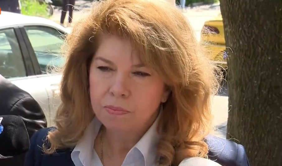 Йотова го закъса с машината за гласуване - изрази надежда, че ще има работещо Народното събрание и стабилно правителство