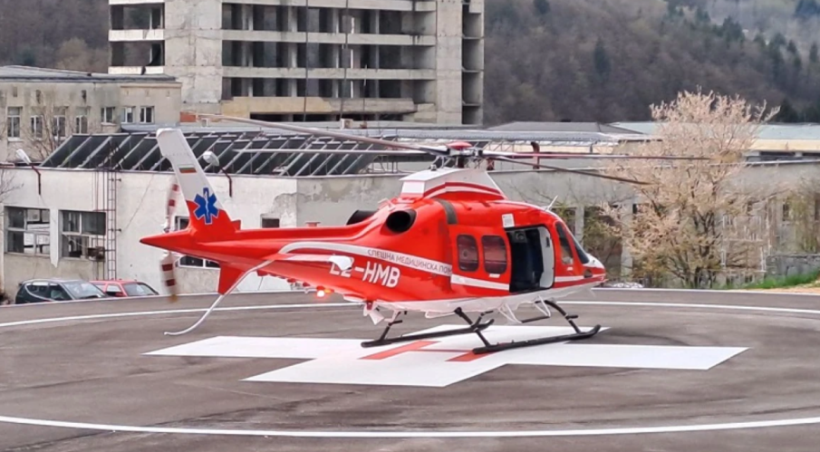 ОТ СМОЛЯН: Хеликоптер транспортира мъж с мозъчен кръвоизлив до Пирогов